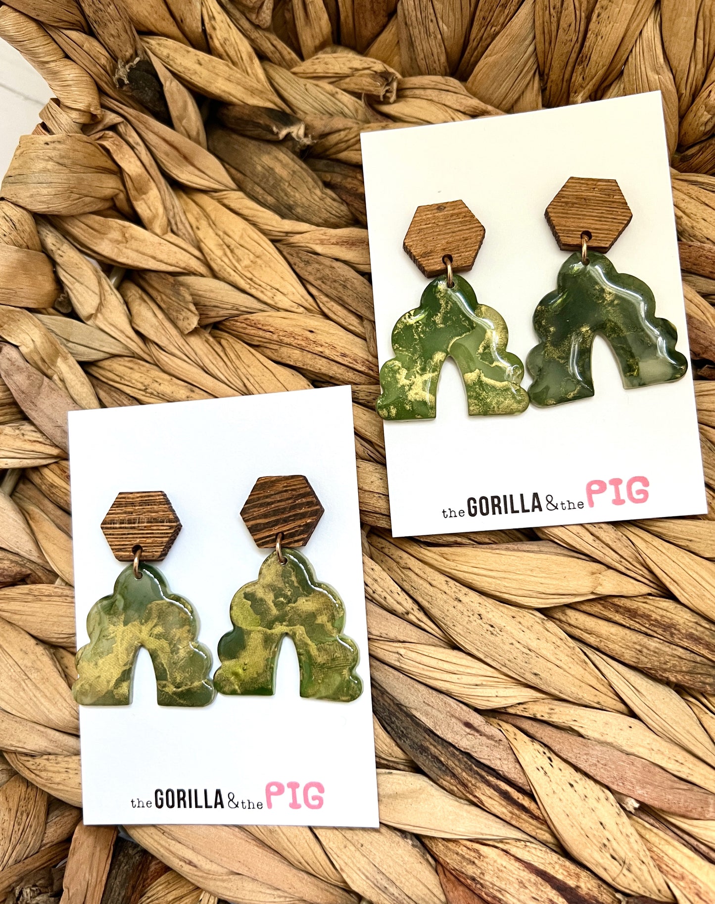 Scalloped Arches- green/gold