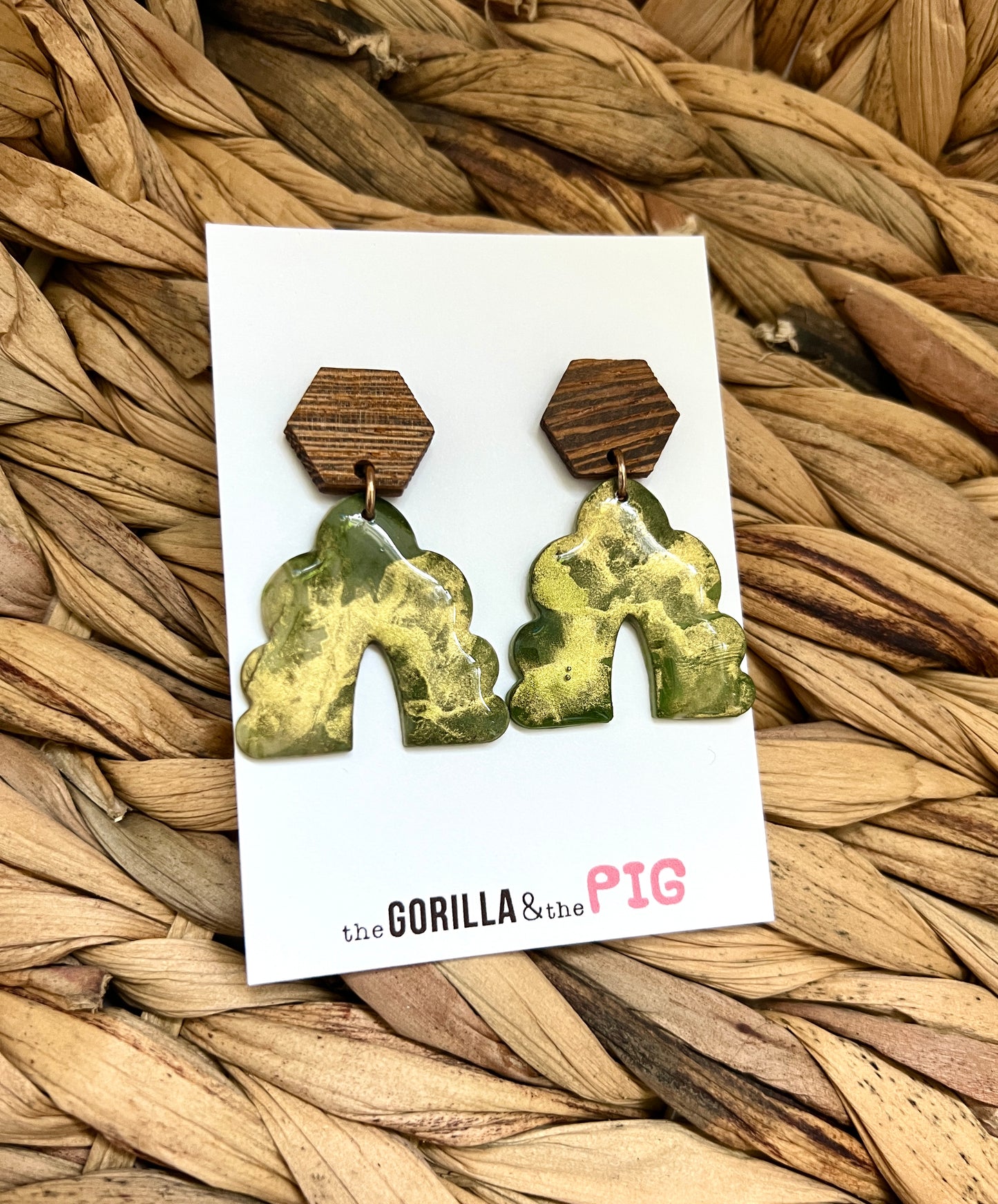 Scalloped Arches- green/gold